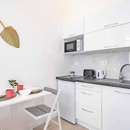 Apartment Super - New - Comfy *
